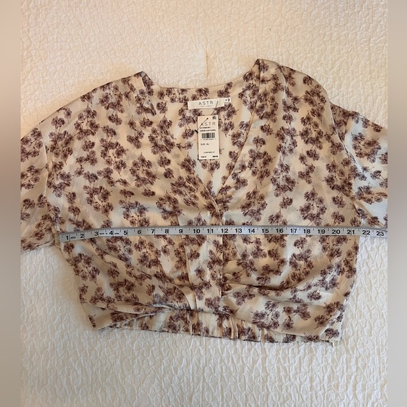 ASTR The Label Floral Blouse - Picture 7 of 10